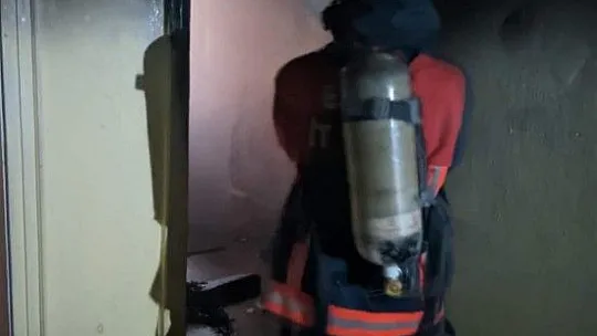 2 katlı metruk evde korkutan yangın