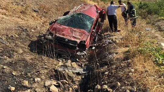 Otomobil şarampole yuvarlandı
