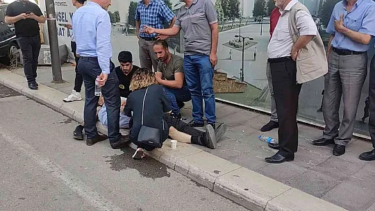 Elazığ'da otomobil yayaların arasına daldı: 3 yaralı