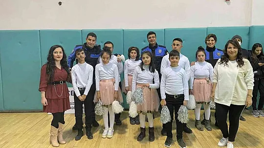 Özel çocukların etkinliği büyük beğeni topladı