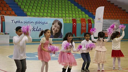 Özel çocukların etkinliği büyük beğeni topladı