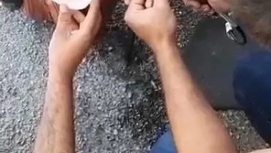Parmağa sıkışan yüzüğü itfaiye ekipleri çıkardı