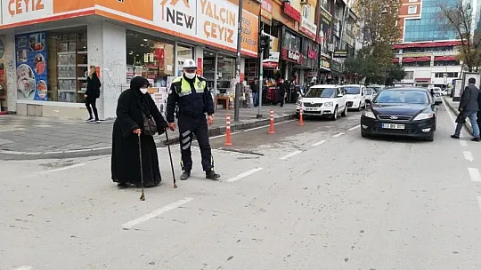 Elazığ polisinden kalpleri ısıtan hareket