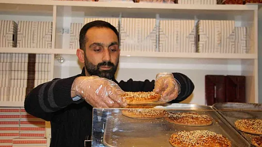 İftar sofralarının vazgeçilmezi nohut ekmeği tezgahlardaki yerini aldı