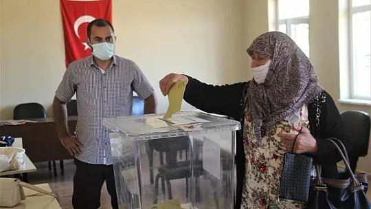 Aşağı Demirtaş köyü sakinleri mahalle olmak için 'evet' dedi