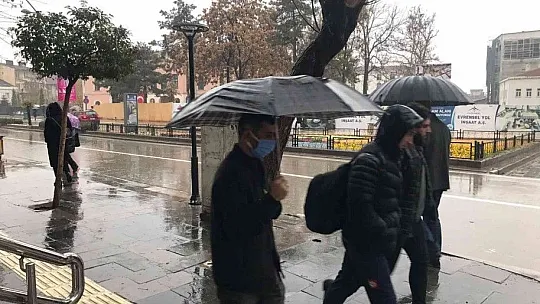 Elazığ merkezde sağanak yağış etkili oldu