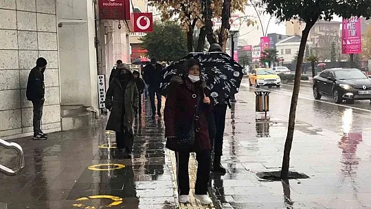 Elazığ merkezde sağanak yağış etkili oldu