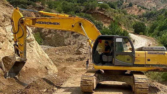 Bozulan köy yollarında onarım çalışmaları sürüyor