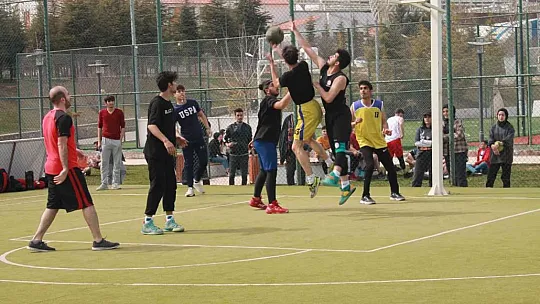 Sokak basketbol turnuvasına yoğun ilgi