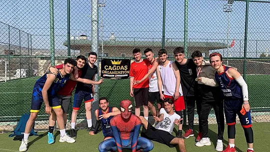 Sokak basketbol turnuvasına yoğun ilgi