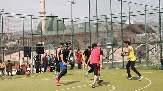 Sokak basketbol turnuvasına yoğun ilgi
