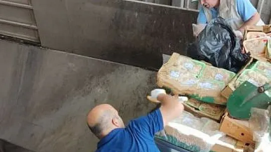 Tarihi geçmiş gıdaları vatandaşlara yedireceklerdi! İmha edildi