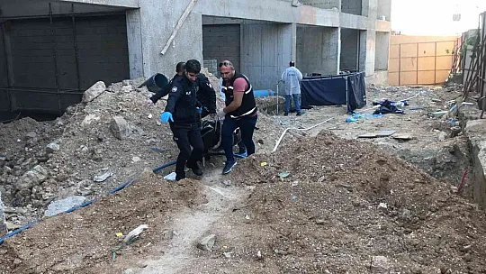 19 yaşındaki genç kız inşaatın önünde ölü bulundu