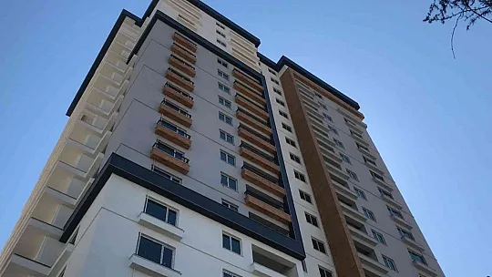 19 yaşındaki genç kız inşaatın önünde ölü bulundu