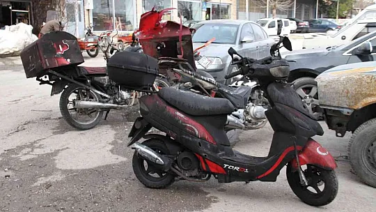 Çıkan yangında 400 bin liralık motosikletler kül oldu