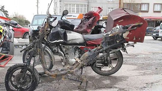 Çıkan yangında 400 bin liralık motosikletler kül oldu