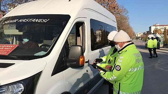 Hem trafik denetimi yapıldı, hem de sürücüler bilgilendirildi