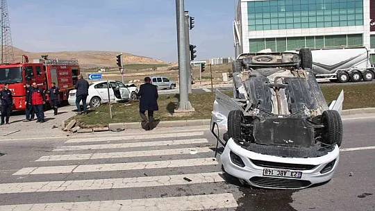 Baskil Kavşağında feci kaza!