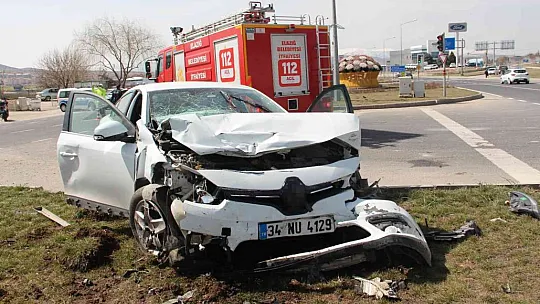 Baskil Kavşağında feci kaza!
