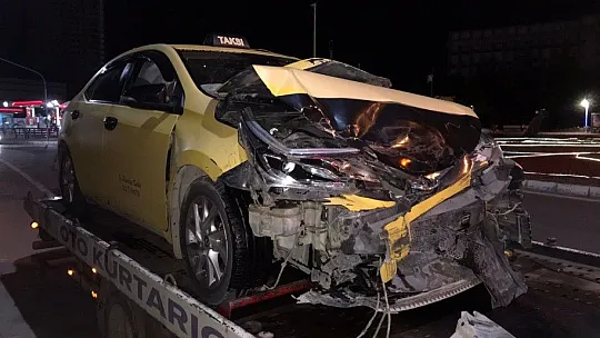 İki otomobilin çarpıştığı kazada 4 kişi yaralandı