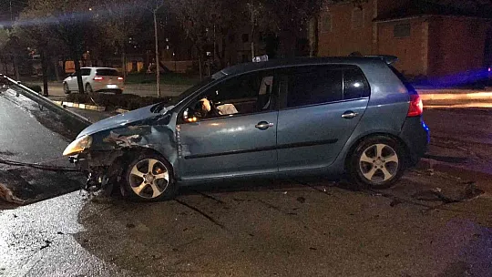 İki otomobilin çarpıştığı kazada 4 kişi yaralandı