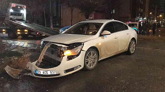 İki otomobilin çarpıştığı kazada 4 kişi yaralandı