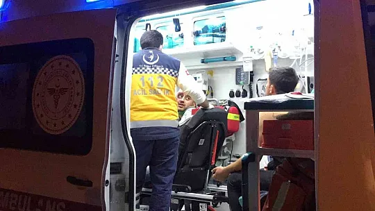 Yoldan çıkarak ağaca çarpan otomobil hurdaya döndü