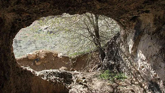 Baskil'deki kaya mezarları turizme kazandırılmayı bekliyor