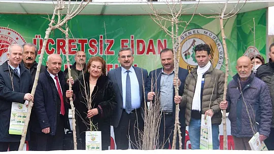 Elazığ'da üreticilere 6 bin 500 dut fidanı dağıtıldı