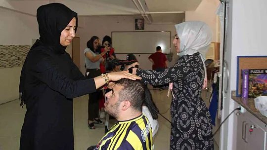 Usta kuaförlerden özel çocuklara özel bakım