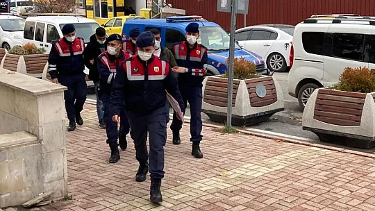 Vagonların bağlantı kancalarını çalan şüpheliler yakalandı