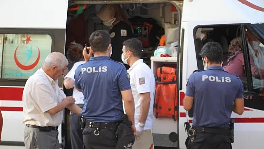Elazığ'da yangın, 2 kişi dumandan etkilendi