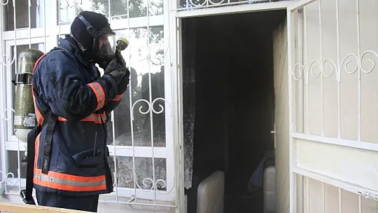 Elazığ'da yangın, 2 kişi dumandan etkilendi