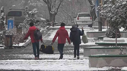 2022 Yılının ilk karı Elazığ'a yağdı