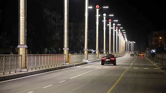 Elazığ'da yol genişletme çalışmaları sürüyor