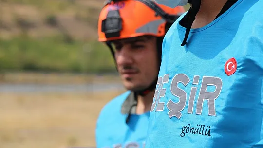 Elazığ depreminin merkez üssünde enkaz arama ve kurtarma tatbikatı