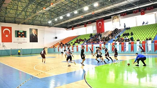 Hentboldaki Elazığ derbisinde gülen Gençlikspor oldu