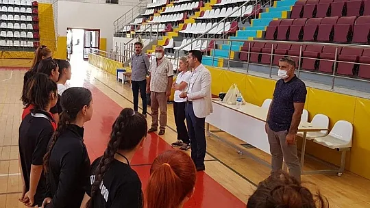 Elazığ Gençlik ve Spor İl Müdürü Eren, sporcularla bir araya geldi