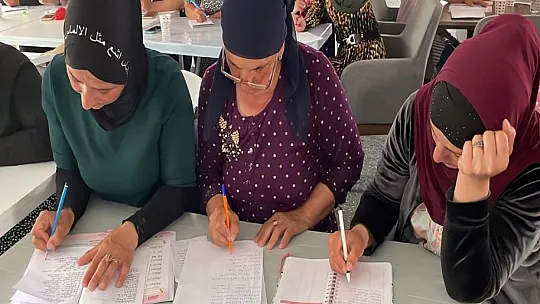 Ahıska Türkü kadınlar ana dillerini Türkiye'de öğrenme imkanı buldu