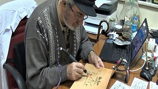 Bayburtlu Karslıoğlu ömrünün yarısını karikatür çizmeye harcadı