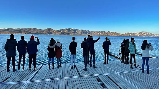 Elazığ'ın doğal güzelliği Hazar Gölü her yıl ziyaretçilerini ağırlıyor
