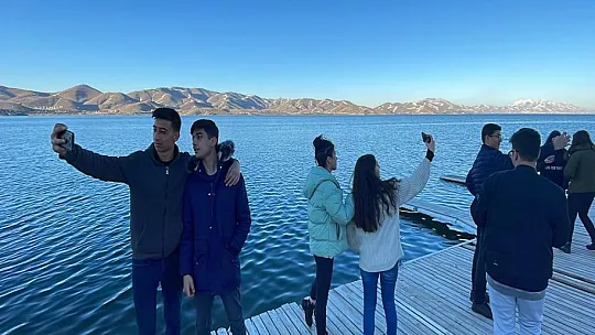 Elazığ'ın doğal güzelliği Hazar Gölü her yıl ziyaretçilerini ağırlıyor
