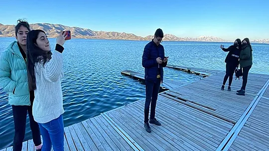 Elazığ'ın doğal güzelliği Hazar Gölü her yıl ziyaretçilerini ağırlıyor