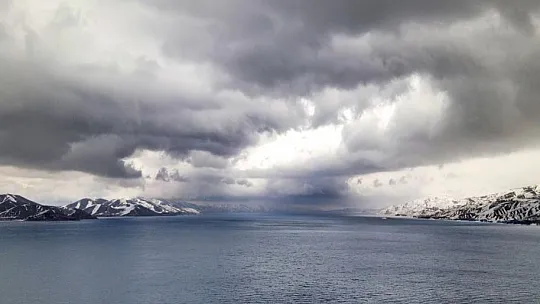 Elazığ'ın doğal güzelliği Hazar Gölü her yıl ziyaretçilerini ağırlıyor