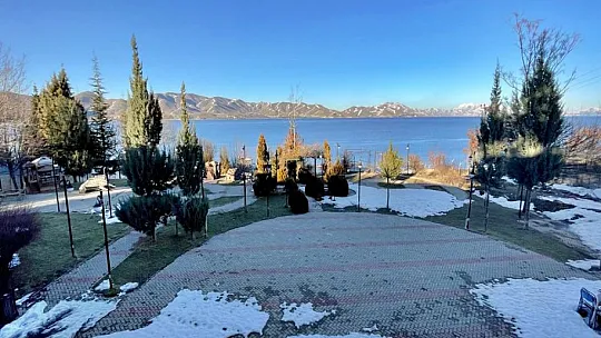 Elazığ'ın doğal güzelliği Hazar Gölü her yıl ziyaretçilerini ağırlıyor