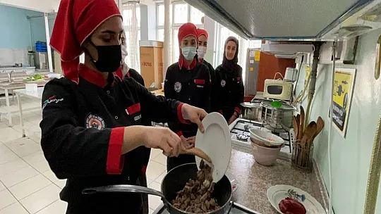 Elazığlı öğrencilerden 'İftarınız Bizden Olsun' projesi