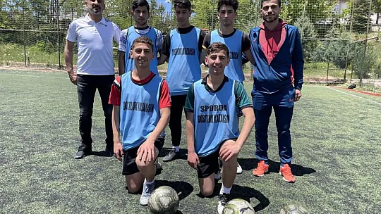 İşitme engelli milli sporcu geleceğin sporcularını yetiştiriyor