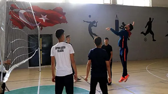 İşitme engelli milli sporcu geleceğin sporcularını yetiştiriyor