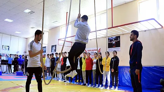 İşitme engelli milli sporcu geleceğin sporcularını yetiştiriyor
