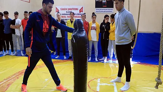 İşitme engelli milli sporcu geleceğin sporcularını yetiştiriyor